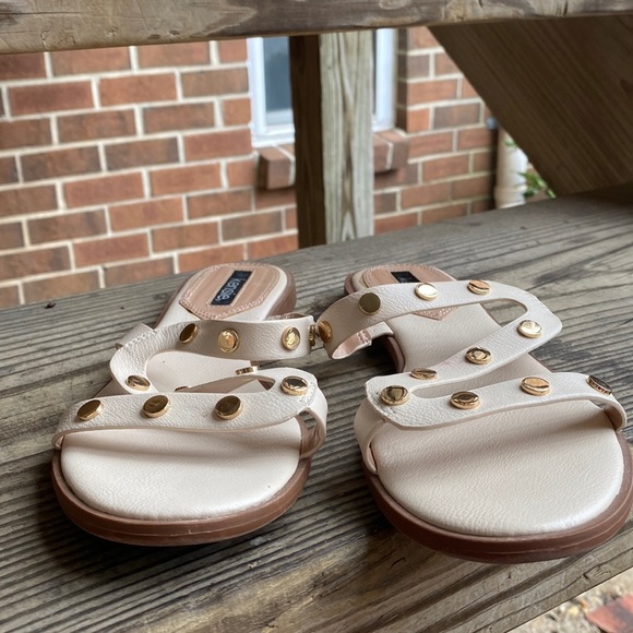 Woman Kenzie sandals beige with golden dots on them - Picture 1 of 8